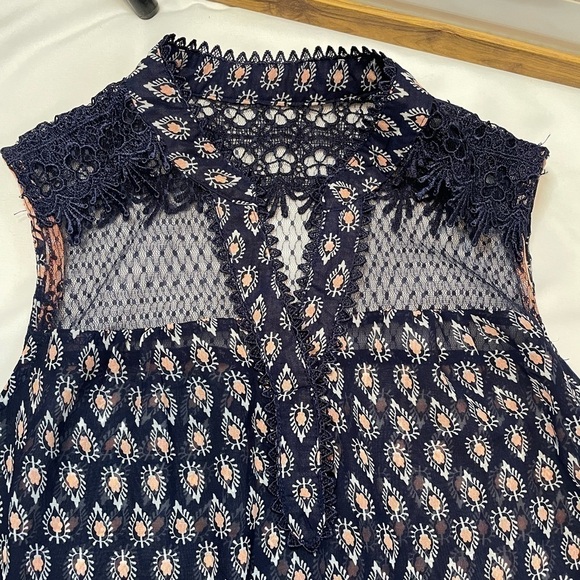 Vanity size large navy blue tank top - Picture 3 of 12